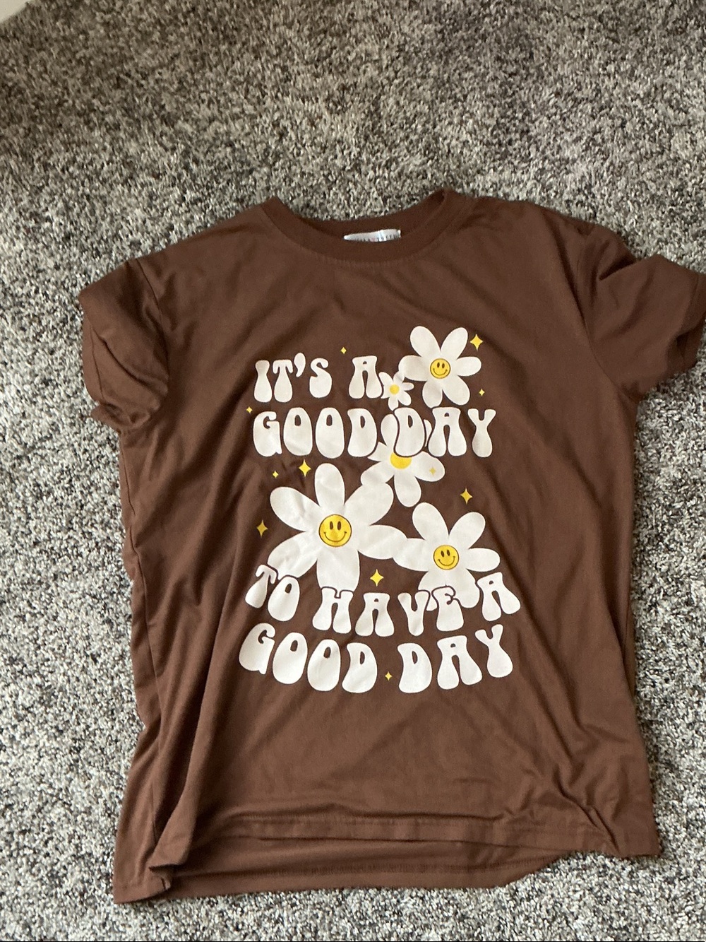 Stella Tweed Brown Tee with White Daisy Graphic and Yellow Accents